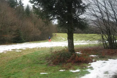 Pour repérer ou embarquer après la 1ère gorge prendre ce champ et au coin descendre vers la rivière